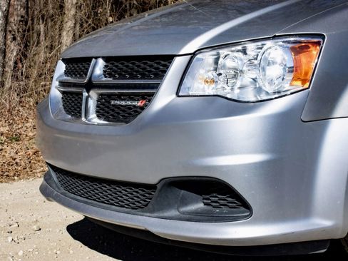 Used 2013 Dodge Grand Caravan SXT w/ UConnect Hands-Free Group image 8