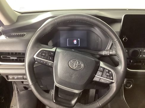 Used 2024 Toyota Grand Highlander AWD image 16