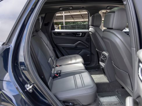Certified 2022 Porsche Cayenne AWD/4WD image 50