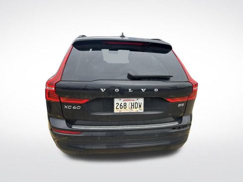 Used 2022 Volvo XC60 B5 Momentum w/ Protection Package Premier FWD image 5