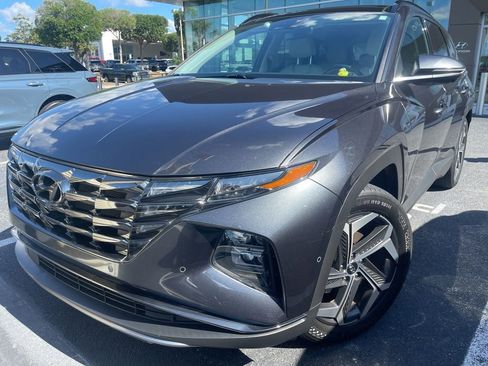 Used 2022 Hyundai Tucson Limited w/ Cargo Package FWD image 2