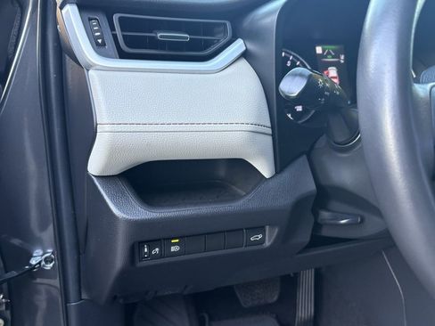 Used 2022 Toyota RAV4 XLE Premium image 16