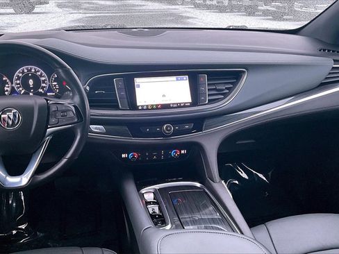 Used 2024 Buick Enclave Premium image 6