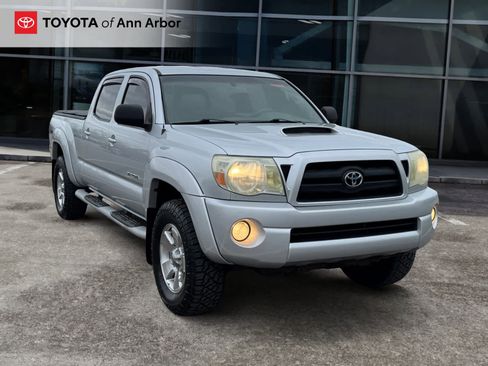 Used 2005 Toyota Tacoma PreRunner RWD image 1