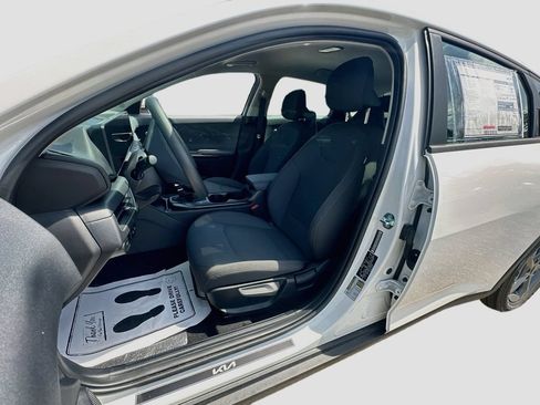 New 2026 Kia K4 FWD image 19