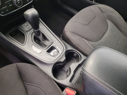 Used 2019 Jeep Cherokee Latitude w/ Popular Appearance Group image 26