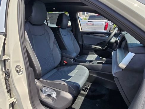 New 2026 Volkswagen Tiguan SE R-Line FWD image 17