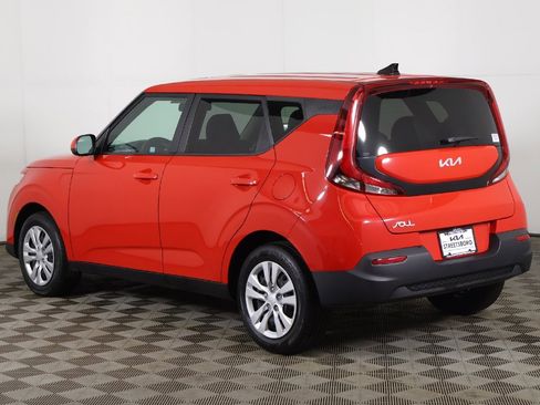 Used 2022 Kia Soul LX image 6