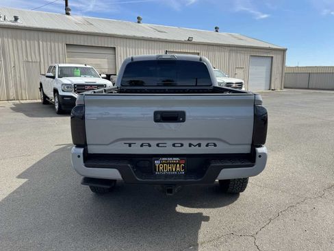 Used 2019 Toyota Tacoma TRD Sport w/ TRD Premium Sport Package image 8