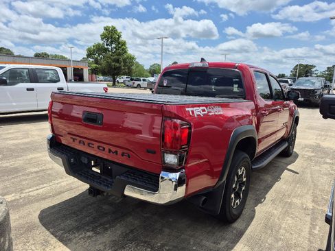 Used 2019 Toyota Tacoma TRD Off-Road AWD/4WD image 3