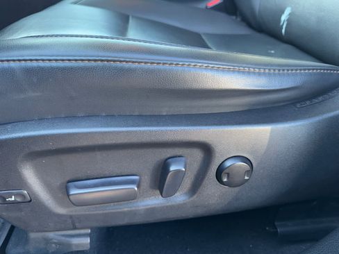 Used 2019 Toyota Highlander XLE image 18