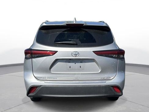 Used 2020 Toyota Highlander XLE image 9