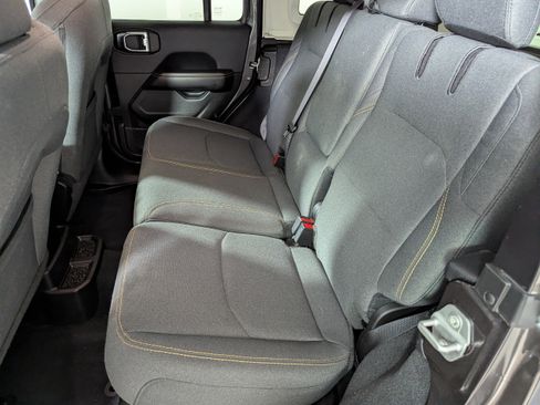 Used 2025 Jeep Wrangler Unlimited Sahara AWD/4WD image 28