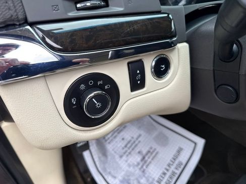 Used 2015 Lincoln MKS AWD image 22