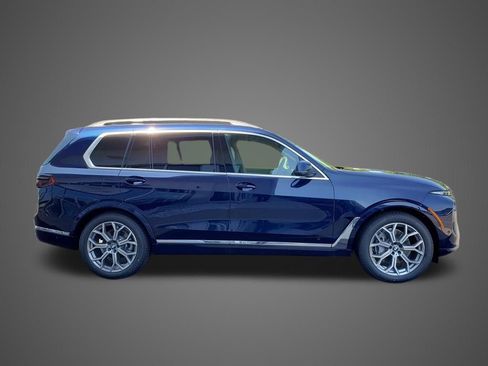 New 2026 BMW X7 xDrive40i w/ Premium Package image 5