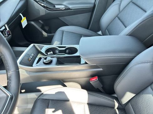 New 2026 Chevrolet Equinox LT w/ Convenience Package II AWD/4WD image 30