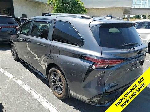 Used 2025 Toyota Sienna XSE w/ XSE Plus Package AWD/4WD image 17