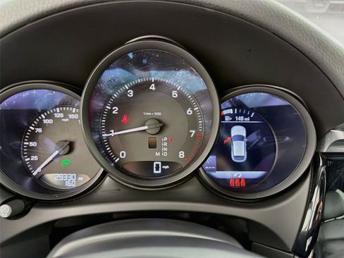 Certified 2024 Porsche Macan AWD/4WD image 19
