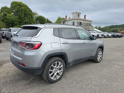 Used 2023 Jeep Compass Latitude AWD/4WD image 5