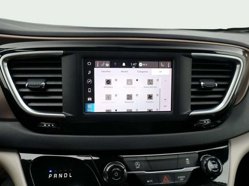 Used 2022 Chrysler Voyager LX FWD image 28