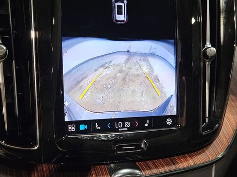 Used 2024 Volvo XC60 B5 Plus image 29