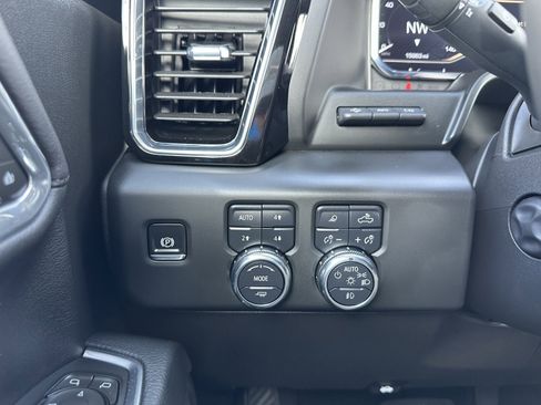 Used 2025 GMC Sierra 1500 Denali w/ Denali Reserve Package AWD/4WD image 32