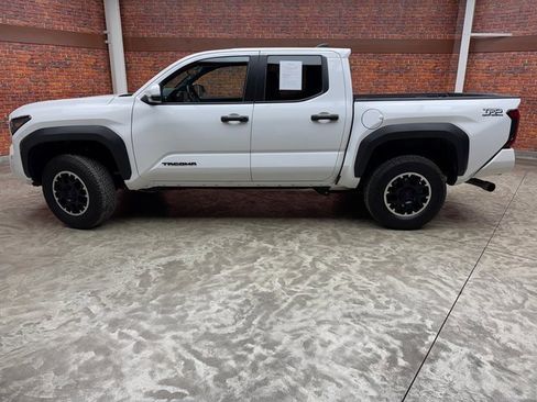 Used 2024 Toyota Tacoma TRD Off-Road w/ TRD Off Road Upgrade Package image 2