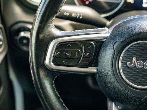 Used 2018 Jeep Wrangler Unlimited Sahara w/ Uconnect 4C Nav & Sound Group AWD/4WD image 17
