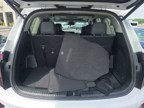 Used 2024 Kia Telluride EX w/ EX Captain's Chair Package FWD image 14