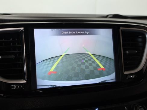 Used 2025 Chrysler Voyager LX FWD image 6
