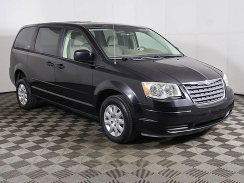 Used 2008 Chrysler Town & Country LX FWD image 2