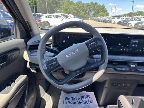 Used 2024 Kia EV9 Wind AWD/4WD image 12