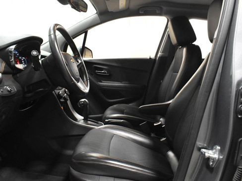 Used 2019 Chevrolet Trax LT w/ LT Convenience Package AWD/4WD image 3