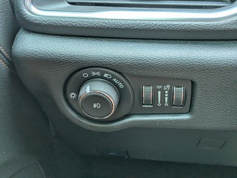 Used 2024 Chrysler Pacifica Pinnacle FWD image 26