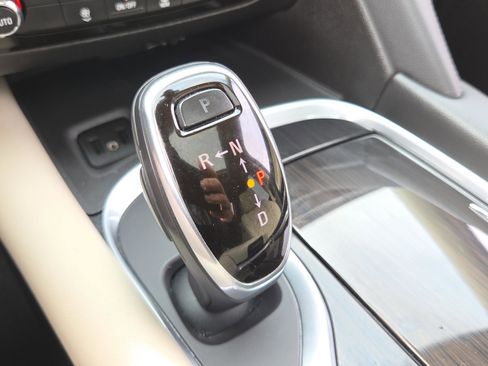 Used 2019 Buick Enclave Essence image 27