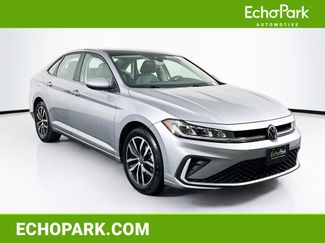 Used 2025 Volkswagen Jetta SE video 1