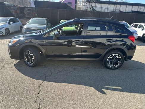 Used 2017 Subaru Crosstrek 2.0i Premium image 3