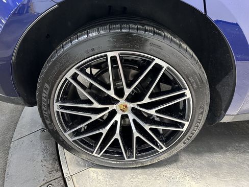 Certified 2026 Porsche Macan AWD/4WD image 13