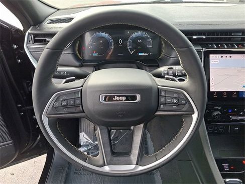 Used 2024 Jeep Grand Cherokee L Limited w/ Luxury Tech Group II image 19