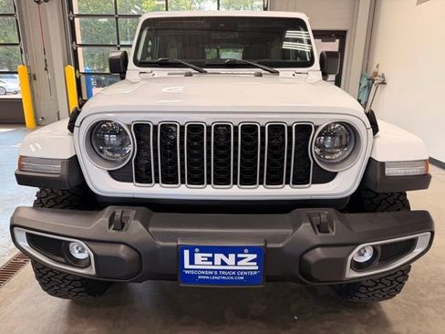 Used 2024 Jeep Wrangler Unlimited Sahara w/ Dual Top Group AWD/4WD image 3