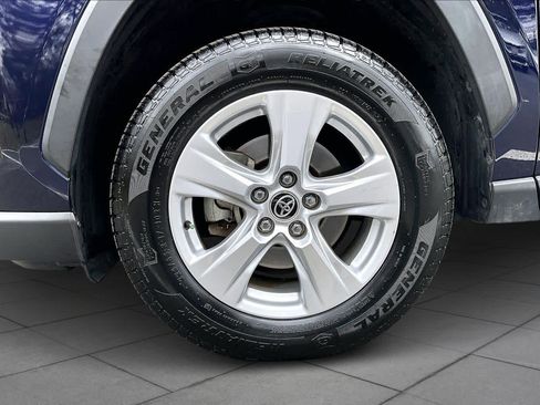 Used 2021 Toyota RAV4 XLE w/ Convenience Package image 11