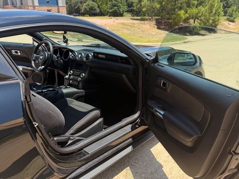 Used 2015 Ford Mustang Coupe RWD image 23
