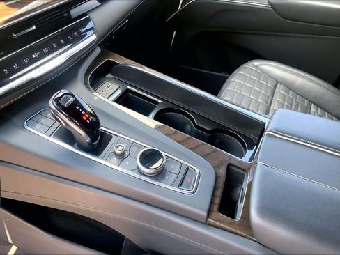 Used 2024 Cadillac Escalade ESV Sport Platinum w/ LPO, ONYX Package AWD/4WD image 18
