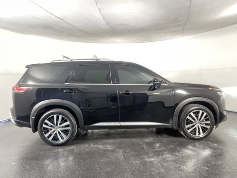 Certified 2024 Nissan Pathfinder Platinum w/ Cargo Package image 10