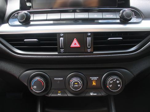 Certified 2024 Kia Forte LX FWD image 31