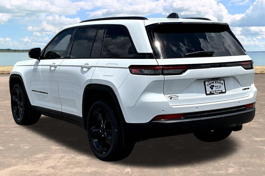 Used 2025 Jeep Grand Cherokee Limited w/ Black Appearance Package RWD image 5