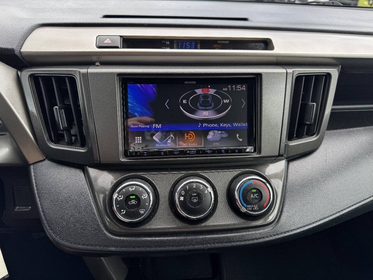 Used 2014 Toyota RAV4 LE AWD/4WD image 18