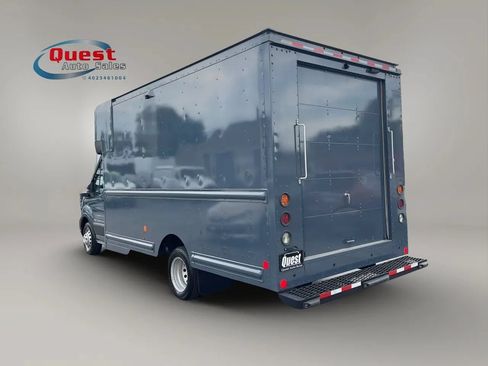 Used 2021 Ford Transit 350 DRW RWD image 4