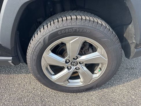 Used 2021 Toyota RAV4 Limited image 17