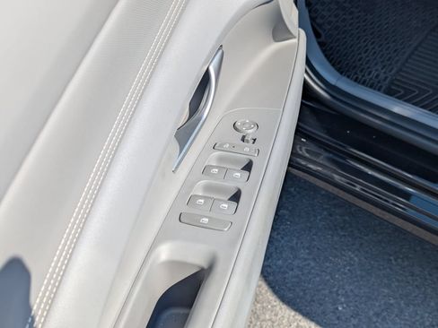 Used 2025 Hyundai Elantra SEL FWD image 27